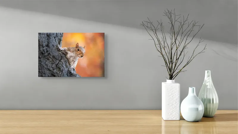 Tablou Canvas, "Veveriță în lumina toamnei aurii", Veveriță, Curioasă, Copac, Toamnă, Blană, Textură, Frunze, Fundal, Natură., 39 x 26 cm – poza 8