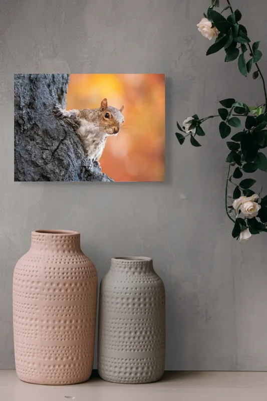 Tablou Canvas, "Veveriță în lumina toamnei aurii", Veveriță, Curioasă, Copac, Toamnă, Blană, Textură, Frunze, Fundal, Natură., 54 x 39 cm – poza 8