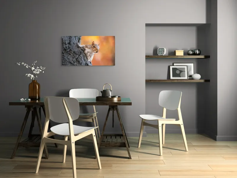 Tablou Canvas, "Veveriță în lumina toamnei aurii", Veveriță, Curioasă, Copac, Toamnă, Blană, Textură, Frunze, Fundal, Natură., 90 x 50 cm – poza 3