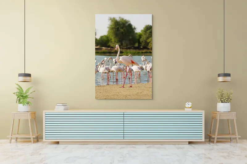 Tablou Canvas, "Grația flamingo la apus de soare", Flamingo, Lac, Nisip, Verdeturi, Cer, Pene, Picioare, Grup, Apa, Peisaj, 100 x 150 cm – poza 4