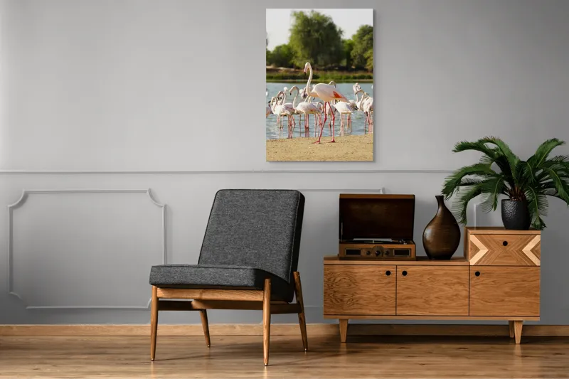 Tablou Canvas, "Grația flamingo la apus de soare", Flamingo, Lac, Nisip, Verdeturi, Cer, Pene, Picioare, Grup, Apa, Peisaj, 70 x 100 cm – poza 6