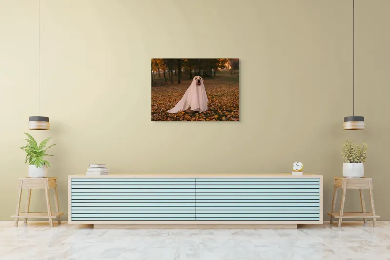 Tablou Canvas, "Câinele fantomă în pădurea de toamnă", Câine, Fantomă, Frunze, Toamnă, Parc, Distracție, Costum, 100 x 70 cm – poza 4