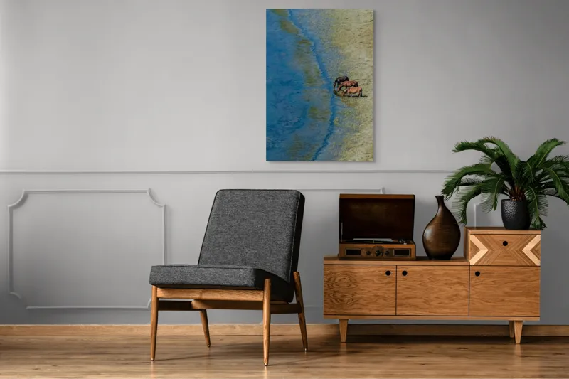 Tablou Canvas, "Trei cai lângă apă liniștită", Ape, Cai, Iarbă, Mal, Natură, Liniște, Reflecție., 70 x 100 cm – poza 6