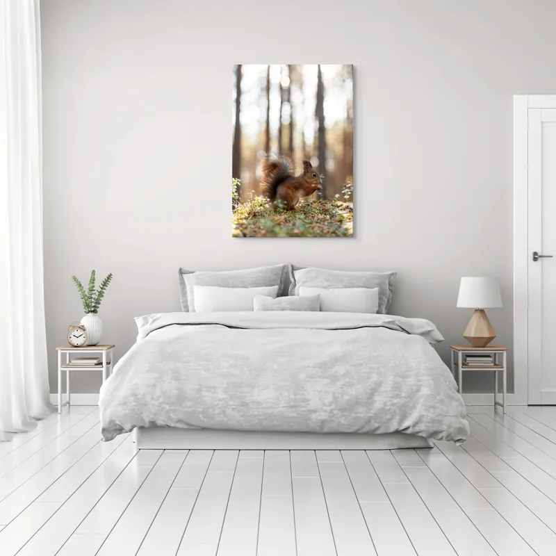 Tablou Canvas, "Veverița printre lumini de pădure", Veveriță, Pădure, Luminiș, Blană, Coadă, Nuci, Frunze, Natură, Lumină, Arbori, 70 x 100 cm – poza 3