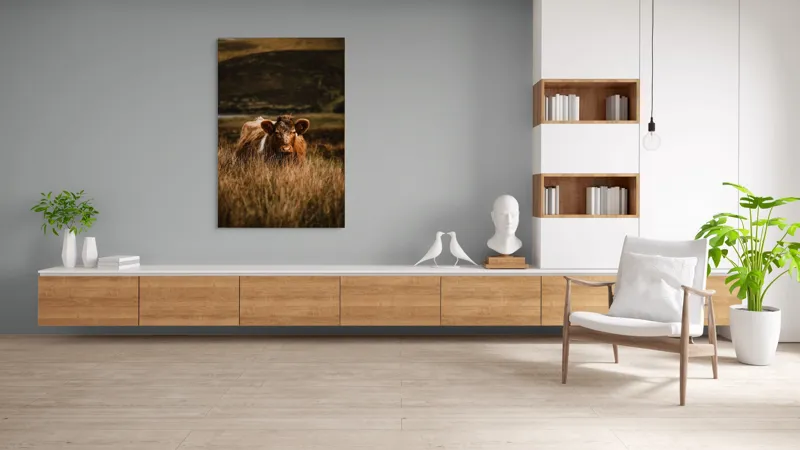 Tablou Canvas, "Vaca rătăcită printre dealuri verzi", Vacă, Pășune, Pământ, Câmpie, Coline, Natură, Blană, Iarbă, Rural, Peisaj, 100 x 150 cm – poza 8