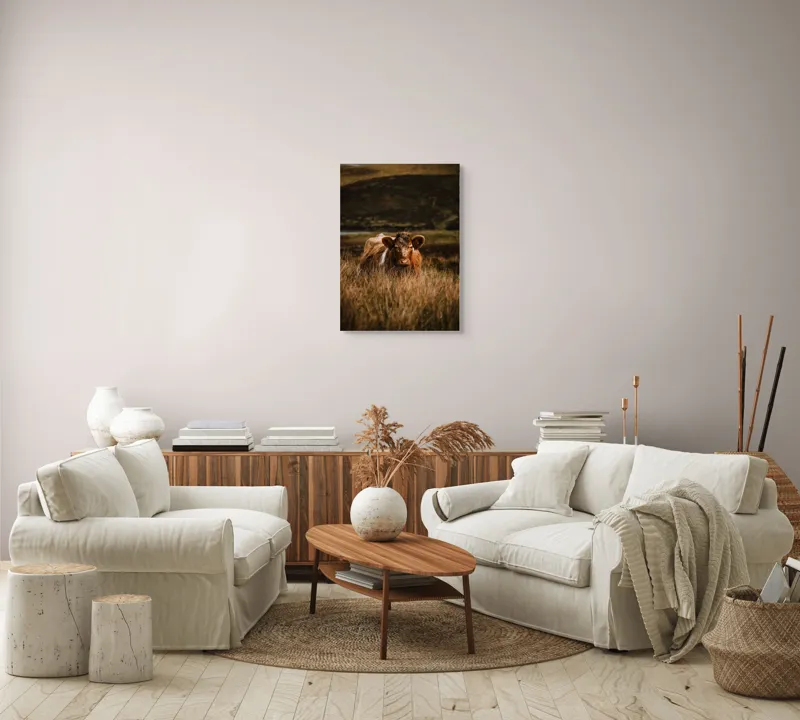 Tablou Canvas, "Vaca rătăcită printre dealuri verzi", Vacă, Pășune, Pământ, Câmpie, Coline, Natură, Blană, Iarbă, Rural, Peisaj, 50 x 70 cm – poza 4