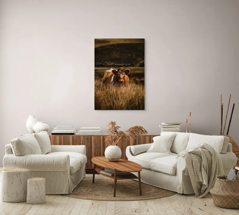 Tablou Canvas, "Vaca rătăcită printre dealuri verzi", Vacă, Pășune, Pământ, Câmpie, Coline, Natură, Blană, Iarbă, Rural, Peisaj, 70 x 100 cm – poza 4