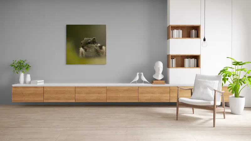 Tablou Canvas, "Pârșul surprins în mijlocul poveștii", Veveriță, Alertă, Blană, Ochi, Natură, Verde, Curiozitate, Whisper, 100 x 100 cm – poza 8