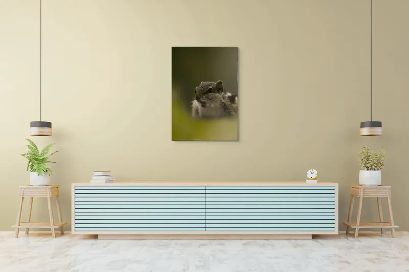 Tablou Canvas, "Pârșul surprins în mijlocul poveștii", Veveriță, Alertă, Blană, Ochi, Natură, Verde, Curiozitate, Whisper, 70 x 100 cm – poza 5
