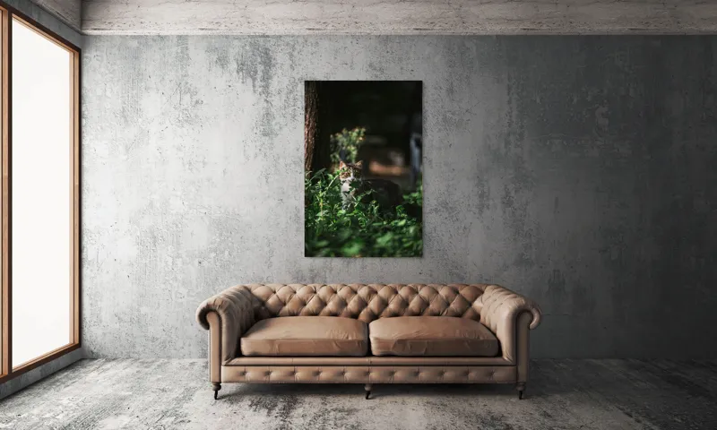 Tablou Canvas, "Motan ascuns între frunze verzi", Pisică, Gălbui, Vegetație, Umbre, Tufișuri, Curiozitate, Noapte, Mister., 100 x 150 cm – poza 6