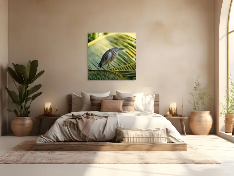Tablou Canvas, "Egreta pe frunza de palmier", Pasăre, Palmier, Penaj, Verde, Natură, Lumina, Aripi, Tropical., 100 x 100 cm – poza 4