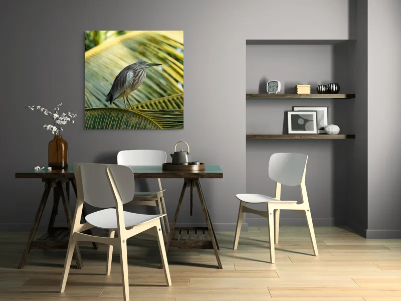 Tablou Canvas, "Egreta pe frunza de palmier", Pasăre, Palmier, Penaj, Verde, Natură, Lumina, Aripi, Tropical., 100 x 100 cm – poza 6