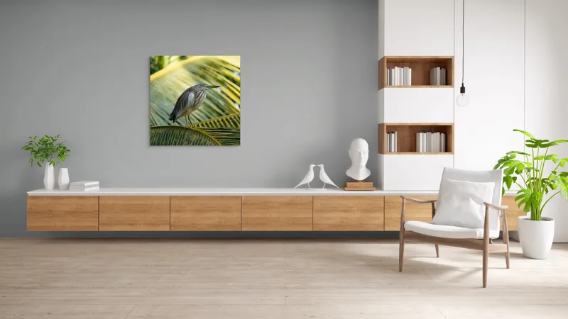 Tablou Canvas, "Egreta pe frunza de palmier", Pasăre, Palmier, Penaj, Verde, Natură, Lumina, Aripi, Tropical., 100 x 100 cm – poza 8