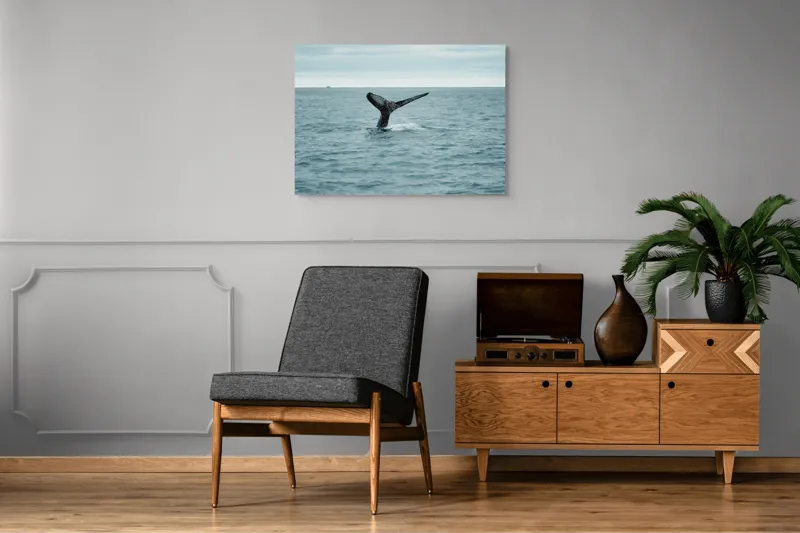 Tablou Canvas, "Coada impunătoare a balenei albastre", Ocean, Balena, Coada, Valuri, Cer, Liber, Apă, Natură., 100 x 70 cm – poza 8