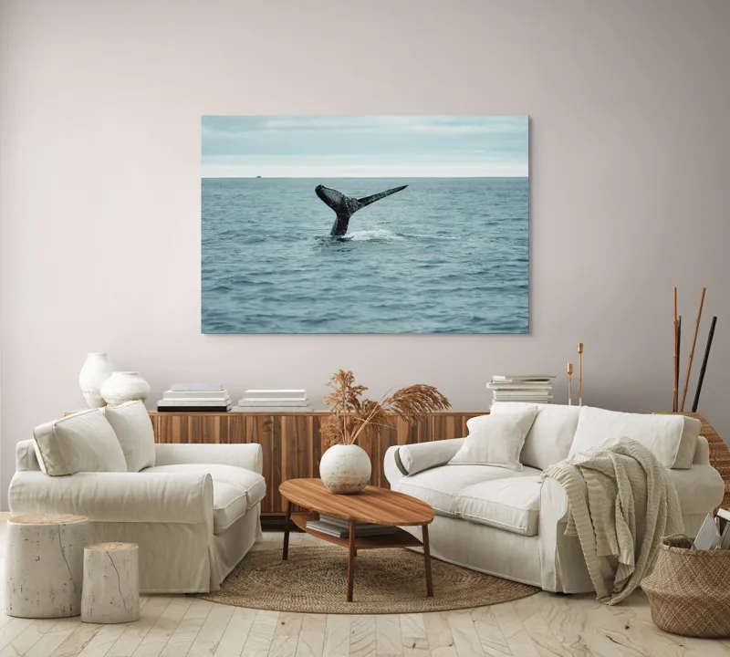 Tablou Canvas, "Coada impunătoare a balenei albastre", Ocean, Balena, Coada, Valuri, Cer, Liber, Apă, Natură., 150 x 100 cm – poza 3