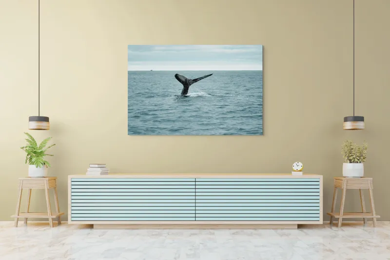 Tablou Canvas, "Coada impunătoare a balenei albastre", Ocean, Balena, Coada, Valuri, Cer, Liber, Apă, Natură., 150 x 100 cm – poza 6