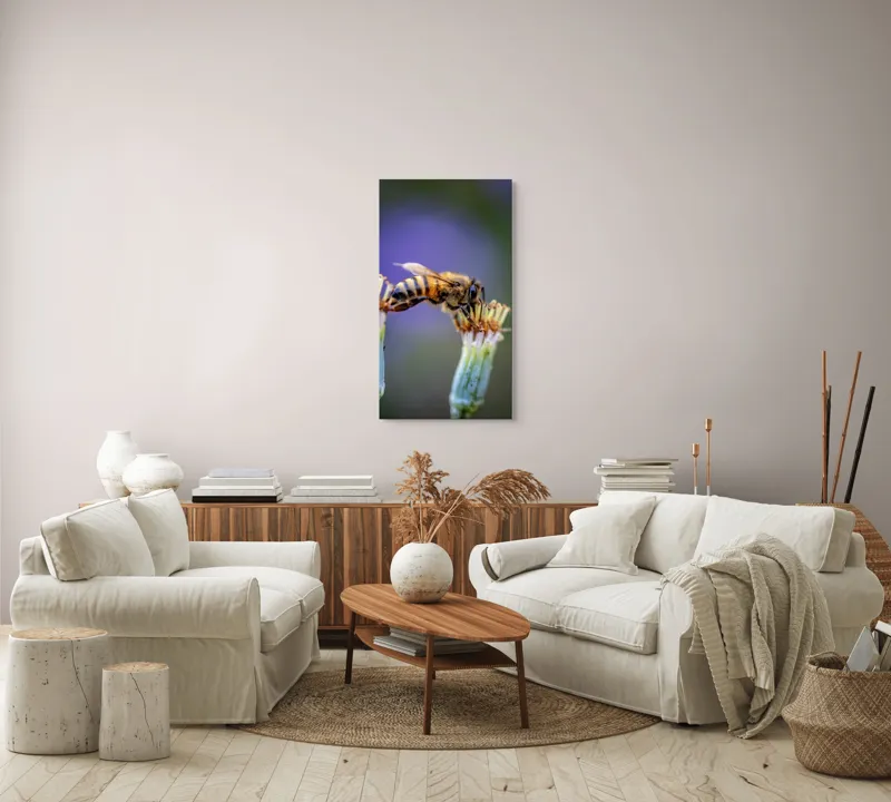 Tablou Canvas, "Albina lucrătoare pe floare delicată", Albină, Polen, Flori, Natural, Fragilitate, Echilibru, Natură, Violet, Verde, Antene, Aripi, 50 x 90 cm – poza 7