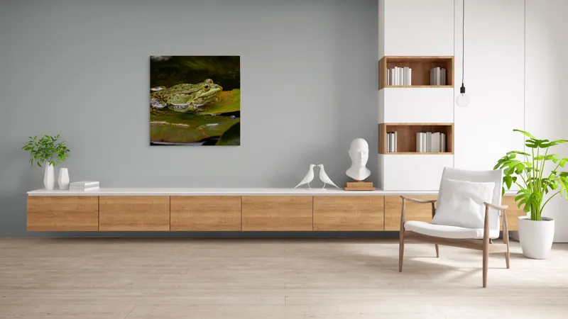 Tablou Canvas, "Broasca odihnindu-se pe o frunză", Broască, Apă, Frunză, Ochi, Natură, Verde, Reflecție, Piele, Habitat, Calm., 100 x 100 cm – poza 8