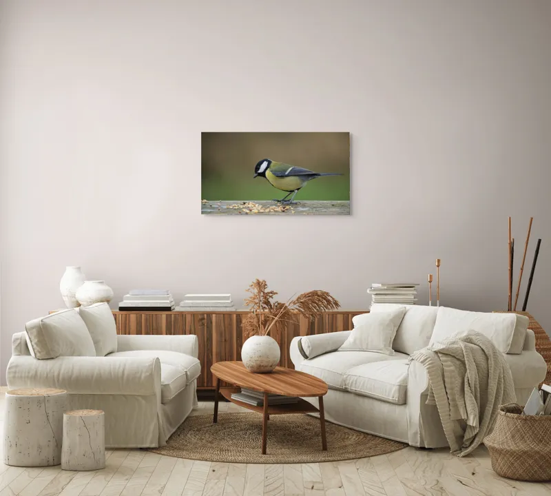Tablou Canvas, "Mierla savurând semințe gustoase pe masă", Pasăre, Pițigoi, Penaj, Grăunțe, Masa, Natură, Verde, Negru, Alb, Galben, Lemn, Exterioară., 90 x 50 cm – poza 4