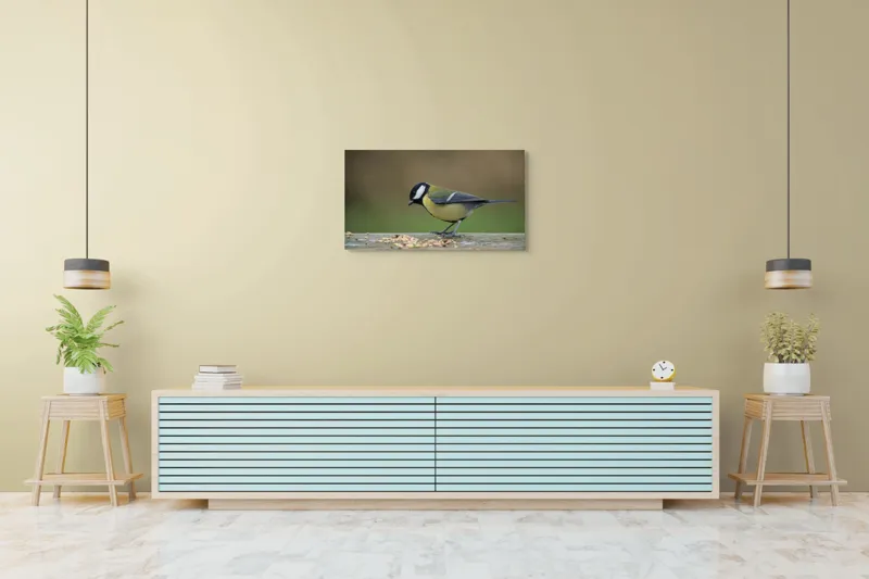Tablou Canvas, "Mierla savurând semințe gustoase pe masă", Pasăre, Pițigoi, Penaj, Grăunțe, Masa, Natură, Verde, Negru, Alb, Galben, Lemn, Exterioară., 90 x 50 cm – poza 5