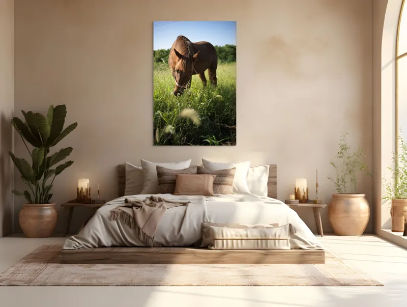 Tablou Canvas, "Cal păscând în lumina dimineții", Cal, Păr, Verdeață, Cer, Căldură, Calm, Natură, Peisaj, Blândețe, Lumină, 100 x 150 cm – poza 3