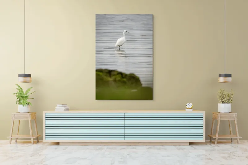 Tablou Canvas, "Egreta solitară pe lac liniștit", Pasăre, Apă, Reflecție, Stânci, Tranquilitate, Natură, Eleganță, 100 x 150 cm – poza 4