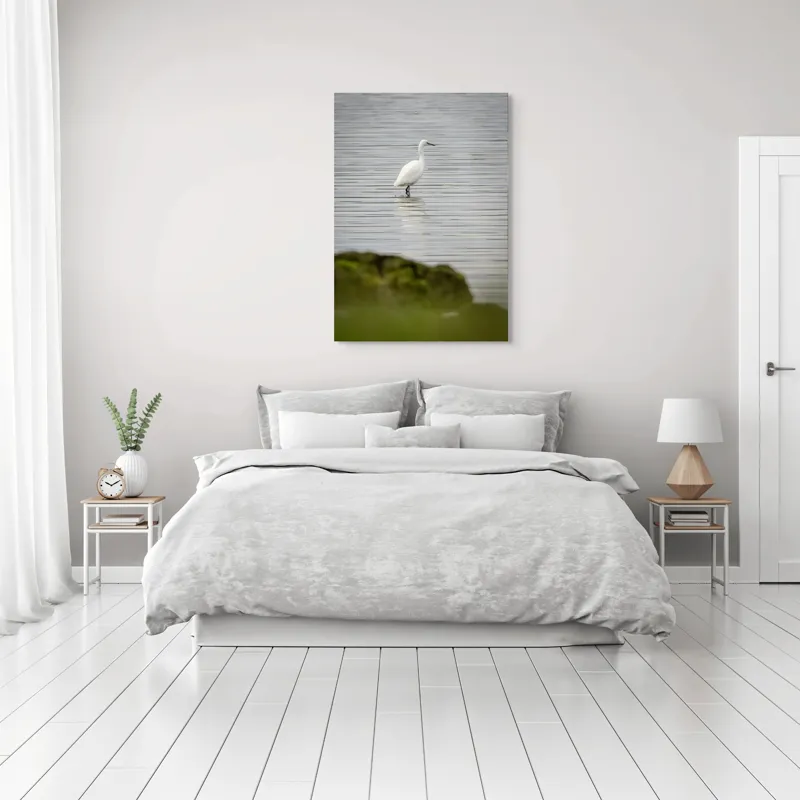 Tablou Canvas, "Egreta solitară pe lac liniștit", Pasăre, Apă, Reflecție, Stânci, Tranquilitate, Natură, Eleganță, 70 x 100 cm – poza 3