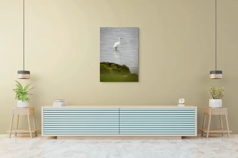 Tablou Canvas, "Egreta solitară pe lac liniștit", Pasăre, Apă, Reflecție, Stânci, Tranquilitate, Natură, Eleganță, 70 x 100 cm – poza 5