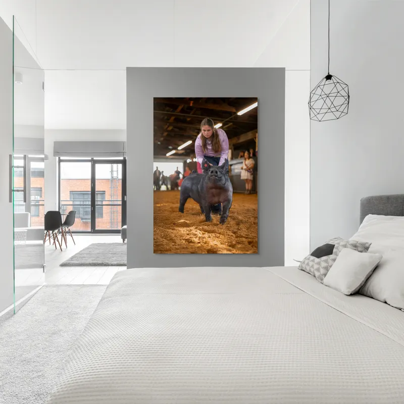 Tablou Canvas, "Tânără cu porc la expoziție agricolă", 100 x 150 cm – poza 5
