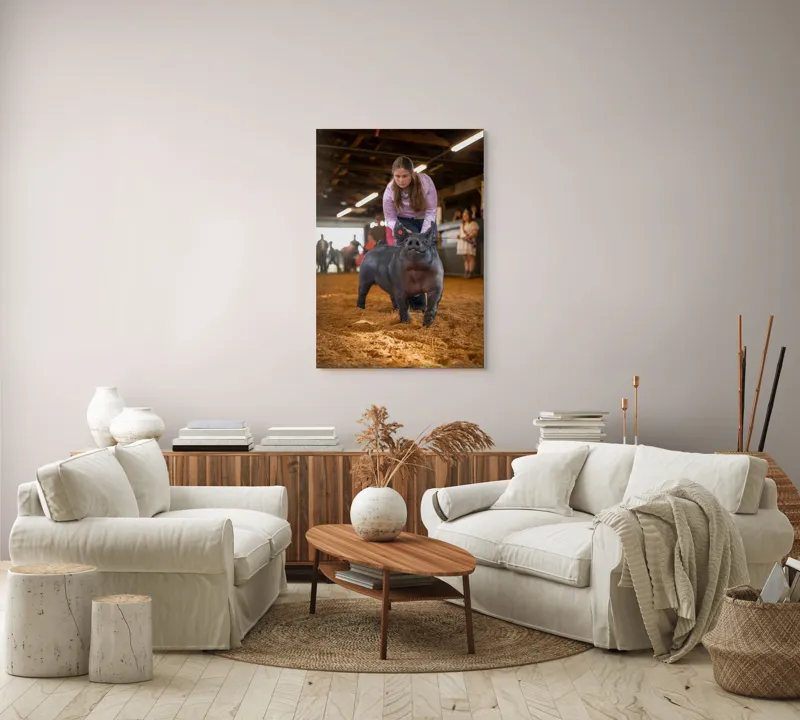 Tablou Canvas, "Tânără cu porc la expoziție agricolă", 70 x 100 cm – poza 4