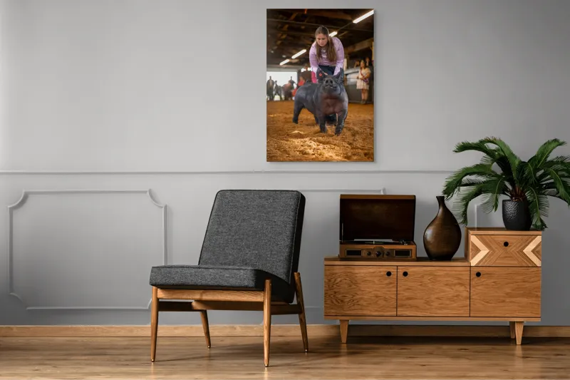 Tablou Canvas, "Tânără cu porc la expoziție agricolă", 70 x 100 cm – poza 6