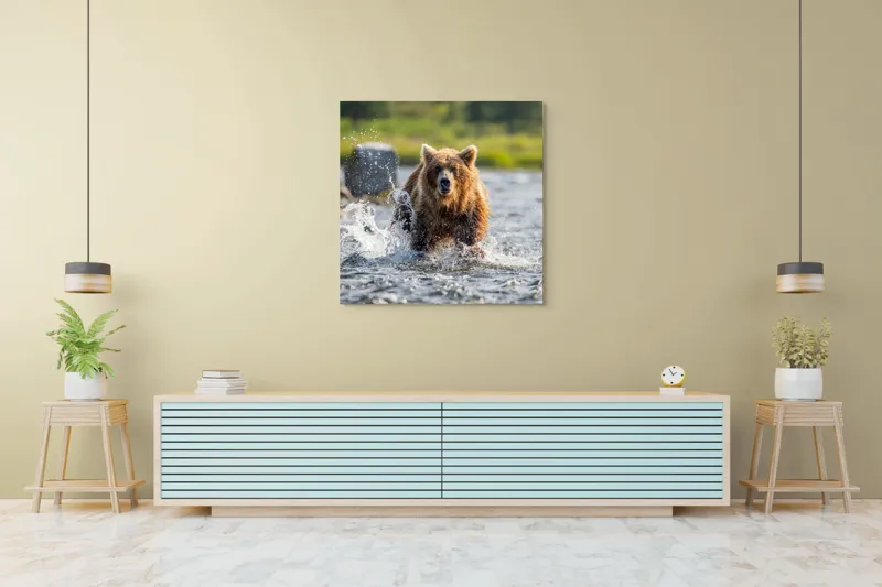 Tablou Canvas, "Ursul în bătaia valurilor repezi", Apă, Urs, Sălbăticie, Natură, Aventurează, Stropi, Putere, Concentrare, Culoare, 100 x 100 cm – poza 5