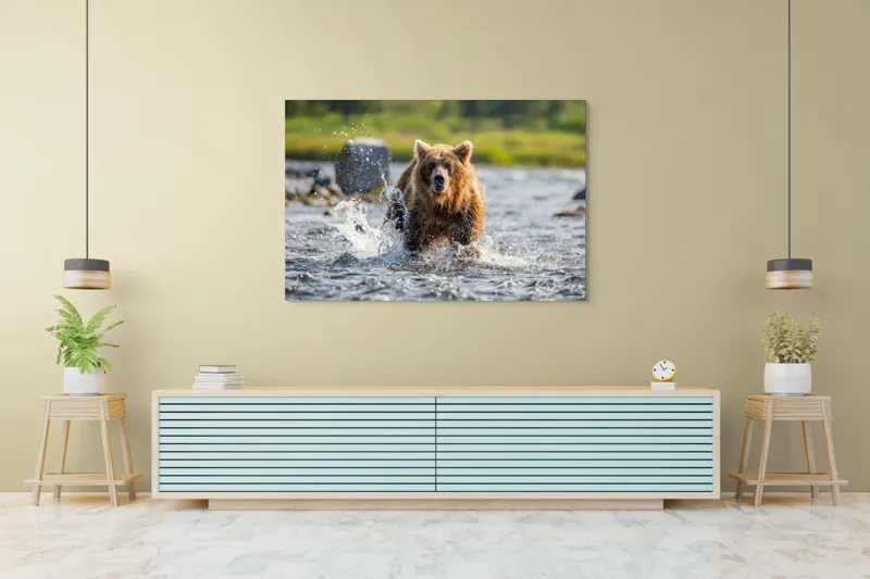 Tablou Canvas, "Ursul în bătaia valurilor repezi", Apă, Urs, Sălbăticie, Natură, Aventurează, Stropi, Putere, Concentrare, Culoare, 150 x 100 cm – poza 6
