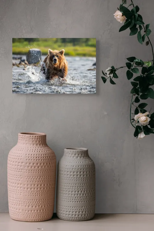Tablou Canvas, "Ursul în bătaia valurilor repezi", Apă, Urs, Sălbăticie, Natură, Aventurează, Stropi, Putere, Concentrare, Culoare, 39 x 26 cm – poza 4