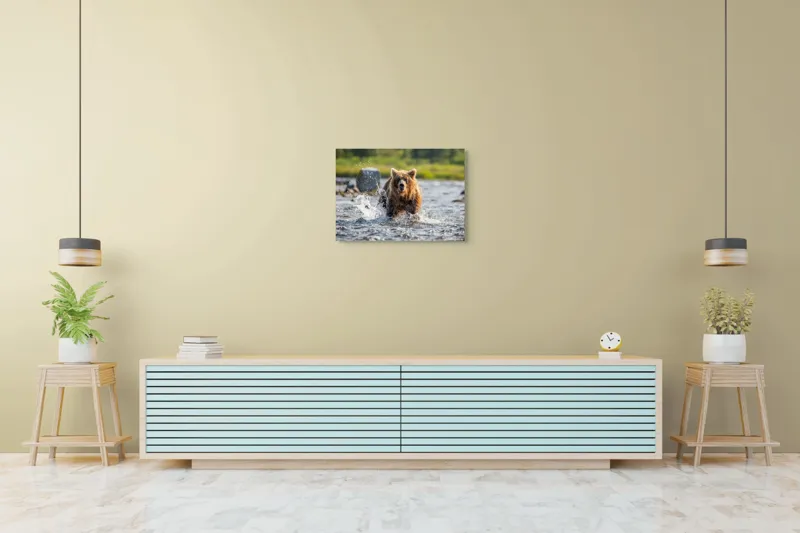 Tablou Canvas, "Ursul în bătaia valurilor repezi", Apă, Urs, Sălbăticie, Natură, Aventurează, Stropi, Putere, Concentrare, Culoare, 70 x 50 cm – poza 7