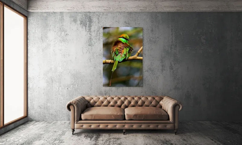 Tablou Canvas, "Splendoarea păsării în pădurea tropicală", Pasăre, Colorată, Vibrantă, Pene, Verde, Ramură, Natură, Elegantă, Exotică, Frumusețe, 100 x 150 cm – poza 6