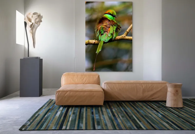 Tablou Canvas, "Splendoarea păsării în pădurea tropicală", Pasăre, Colorată, Vibrantă, Pene, Verde, Ramură, Natură, Elegantă, Exotică, Frumusețe, 100 x 150 cm – poza 7