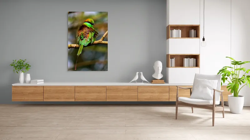Tablou Canvas, "Splendoarea păsării în pădurea tropicală", Pasăre, Colorată, Vibrantă, Pene, Verde, Ramură, Natură, Elegantă, Exotică, Frumusețe, 100 x 150 cm – poza 8