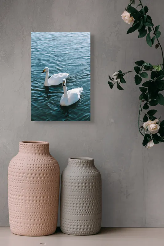 Tablou Canvas, "Două lebede pe lac albastru", Grație, Eleganță, Serenitate, Calm, Natură, Reflecție, Armonie, Albastru, Liniște, Plutire, 26 x 39 cm – poza 6