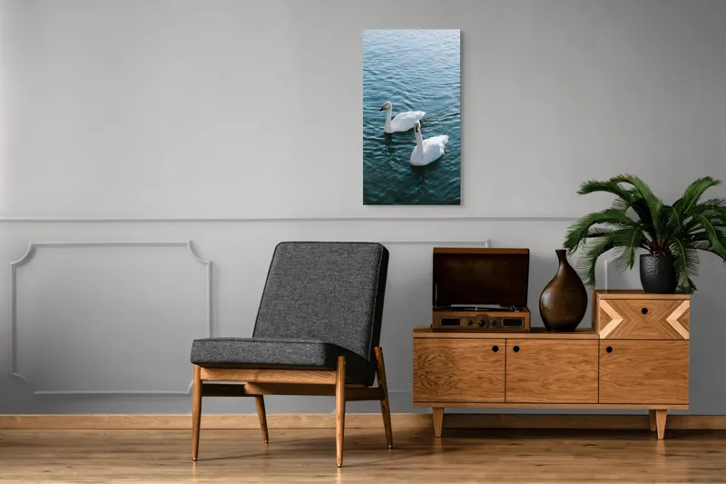 Tablou Canvas, "Două lebede pe lac albastru", Grație, Eleganță, Serenitate, Calm, Natură, Reflecție, Armonie, Albastru, Liniște, Plutire, 50 x 90 cm – poza 8