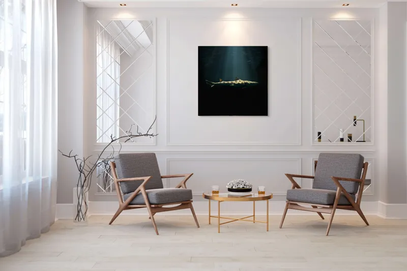 Tablou Canvas, "Rechinul sub lumina oceanului albastru", Rechin, Lumină, Adâncuri, Mister, Solitudine, Ocean, Siluetă, Elegant, Întuneric, Contrast, 100 x 100 cm – poza 7