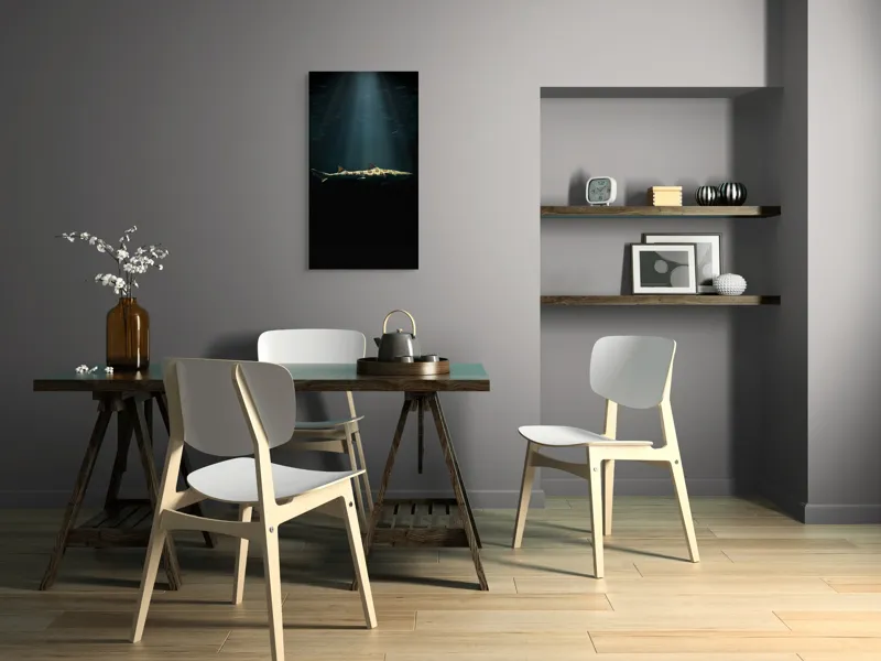 Tablou Canvas, "Rechinul sub lumina oceanului albastru", Rechin, Lumină, Adâncuri, Mister, Solitudine, Ocean, Siluetă, Elegant, Întuneric, Contrast, 50 x 90 cm – poza 4