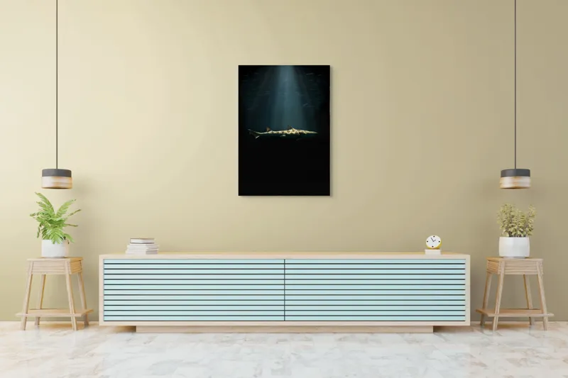 Tablou Canvas, "Rechinul sub lumina oceanului albastru", Rechin, Lumină, Adâncuri, Mister, Solitudine, Ocean, Siluetă, Elegant, Întuneric, Contrast, 70 x 100 cm – poza 5