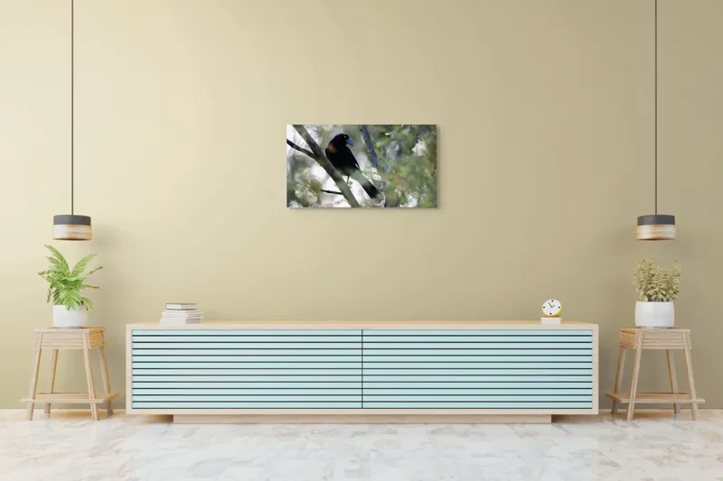 Tablou Canvas, "Pasărea misterioasă pe ramura ascunsă", Negru, Cioc-Albastru, Penaj, Copac, Natură, Privire, Ochi-Galben, Ramură, Frunziș, 90 x 50 cm – poza 5