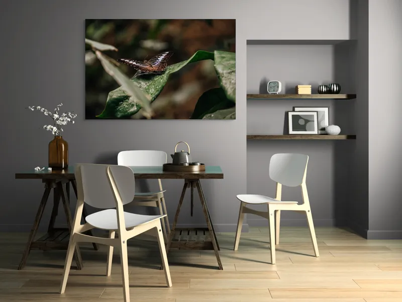 Tablou Canvas, "Fluture pe frunza udă în pădure", Aripi, Frunza, Picături, Natură, Fragilitate, Verde, Eleganță, Zbor, 150 x 100 cm – poza 5