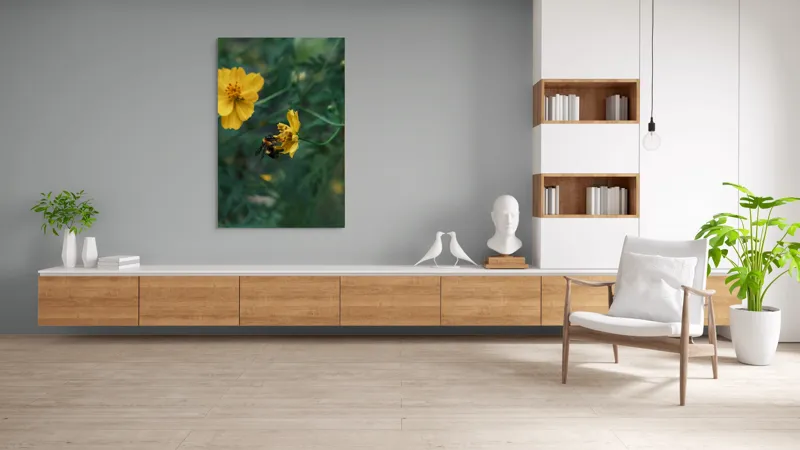Tablou Canvas, "Bondarul și floarea galbenă în grădină", Floare, Albina, Polenizare, Natura, Verde, Petale, Galben, Fragilitate., 100 x 150 cm – poza 8
