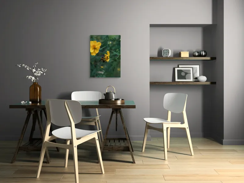Tablou Canvas, "Bondarul și floarea galbenă în grădină", Floare, Albina, Polenizare, Natura, Verde, Petale, Galben, Fragilitate., 50 x 70 cm – poza 5