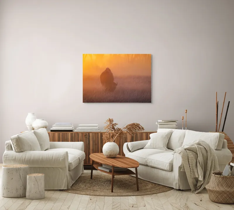 Tablou Canvas, "Bizon în lumina dimineții mistice", Bizon, Răsărit, Ceață, Pajiște, Serenitate, Siluetă, Lumină, Natură, Dimineață, Peisaj, 100 x 70 cm – poza 3
