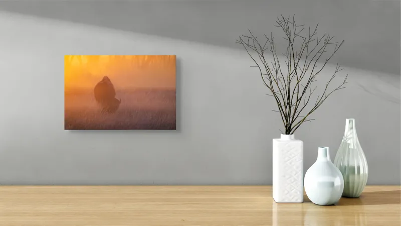 Tablou Canvas, "Bizon în lumina dimineții mistice", Bizon, Răsărit, Ceață, Pajiște, Serenitate, Siluetă, Lumină, Natură, Dimineață, Peisaj, 39 x 26 cm – poza 8