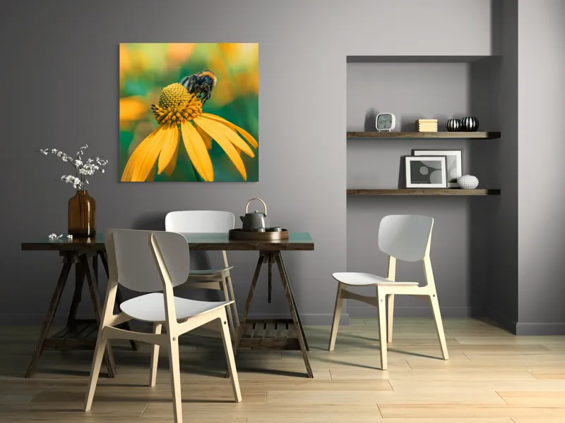 Tablou Canvas, "Albină pe petale aurii ale verii", Albina, Floare, Galben, Natură, Detaliu, Blând., 100 x 100 cm – poza 6